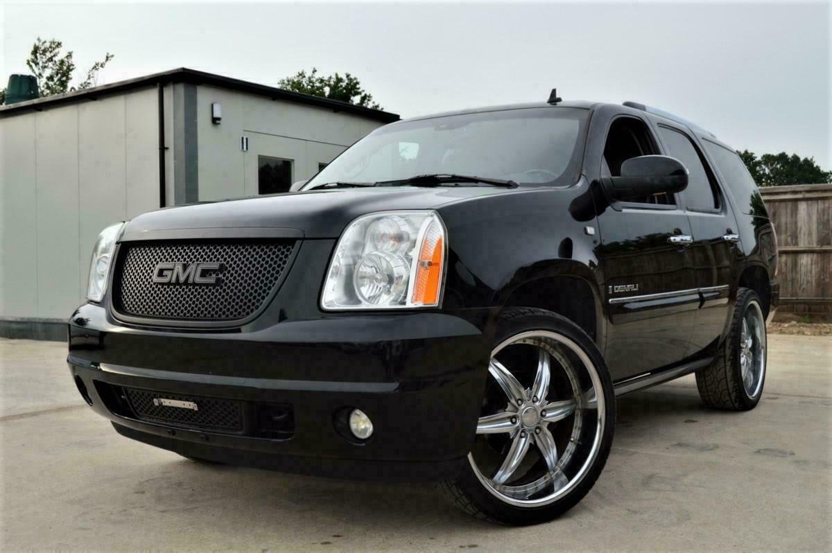 NEW SHAPE GMC YUKON DENALI 4WD AUTOMATIC LHD ESCALADE BLACK