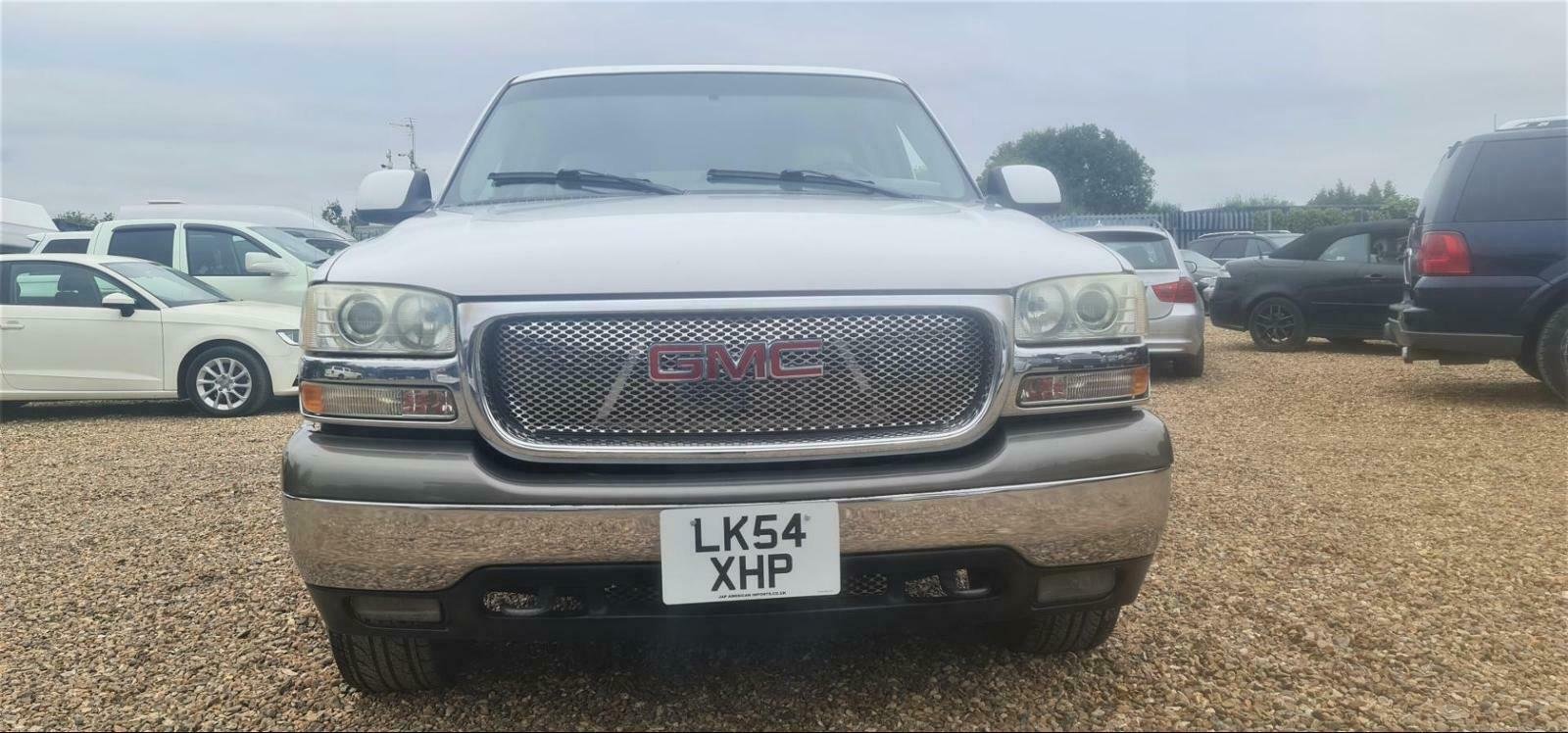 GMC YUKON XL LONG WHEEL BASE 7 SEATER AUTOMATIC ESCALADE