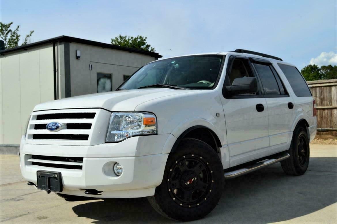 NEW SHAPE FORD EXPEDITION EXPLORER 8 SEATER NAVIGATOR ULEZ free