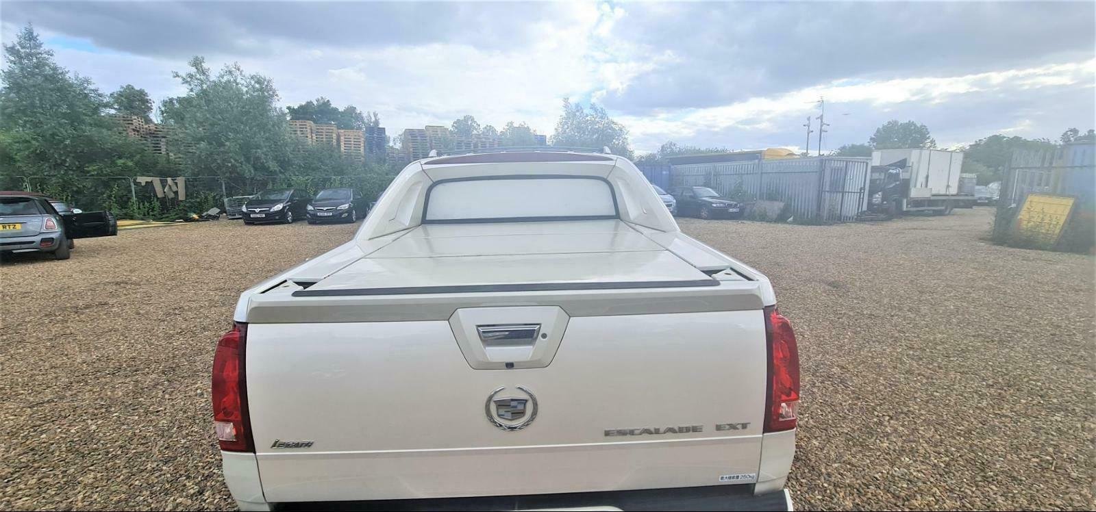 CADILLAC ESCALADE EXT V8 CREW CAB PICKUP AUTO PEARL WHITE