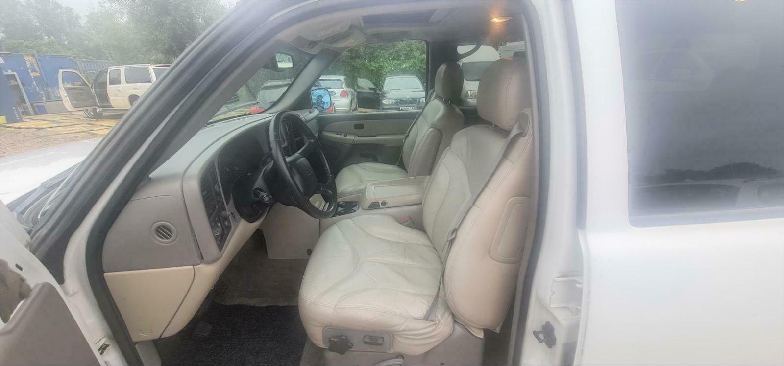 GMC YUKON XL LONG WHEEL BASE 7 SEATER AUTOMATIC ESCALADE