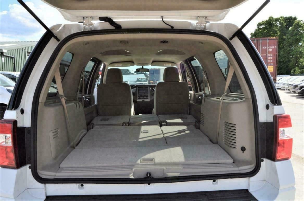 NEW SHAPE FORD EXPEDITION EXPLORER 8 SEATER NAVIGATOR ULEZ free