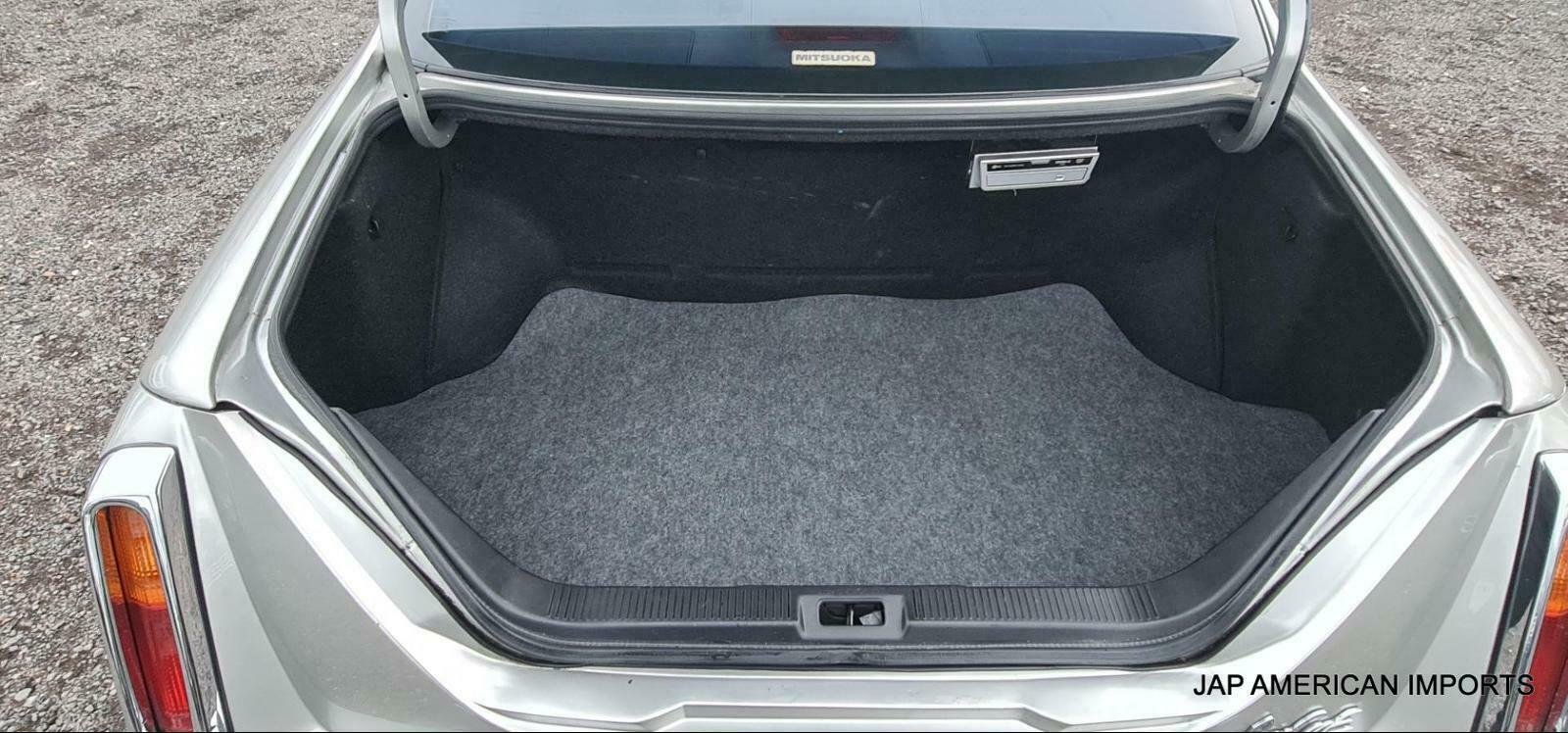 MITSUOKA GALUE II V6 AUTO SILVER BENTLEY GLORIA