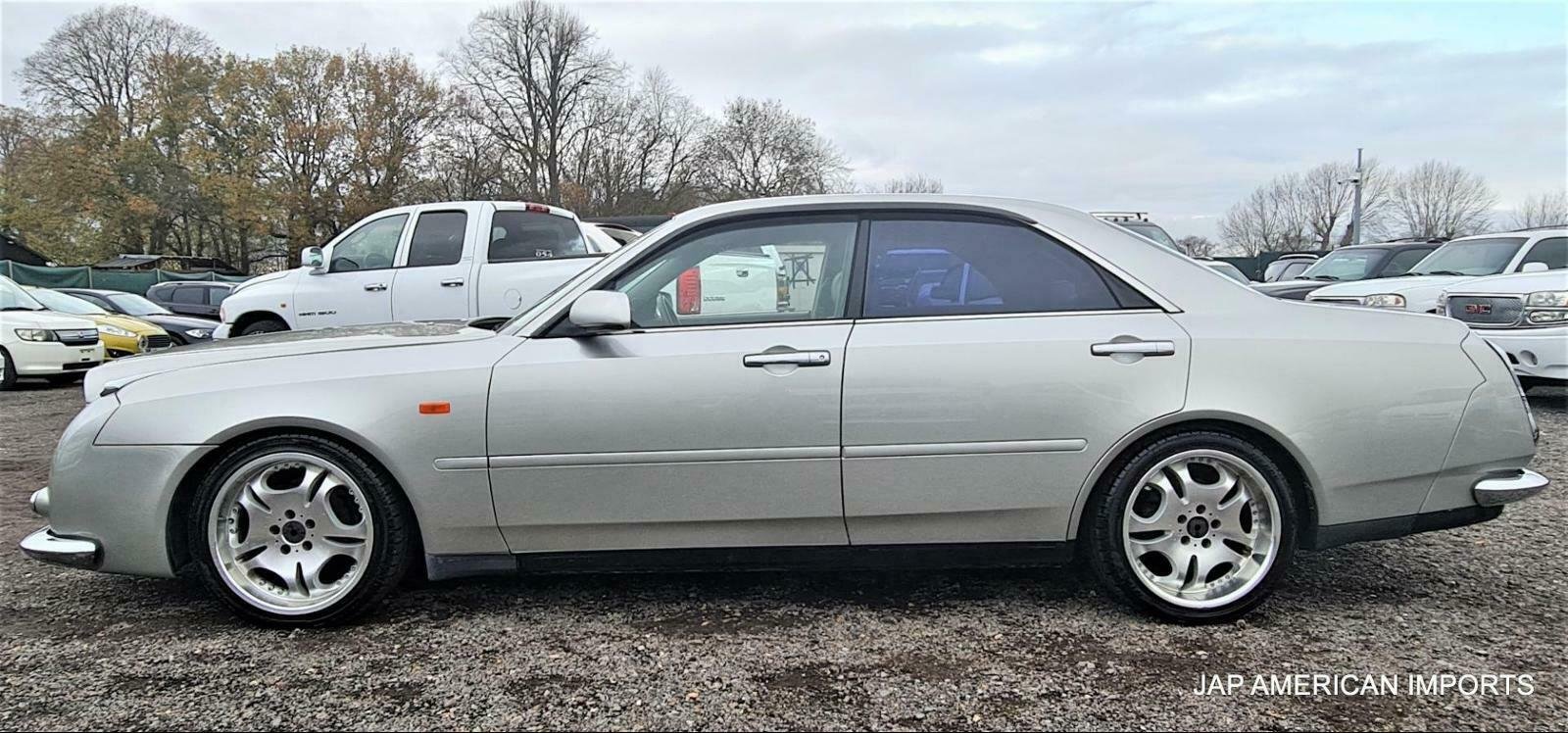 MITSUOKA GALUE II V6 AUTO SILVER BENTLEY GLORIA