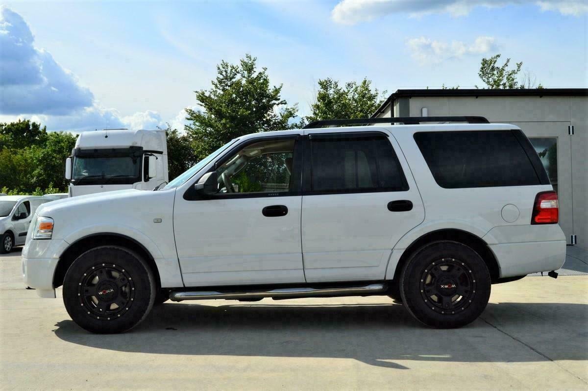 NEW SHAPE FORD EXPEDITION EXPLORER 8 SEATER NAVIGATOR ULEZ free