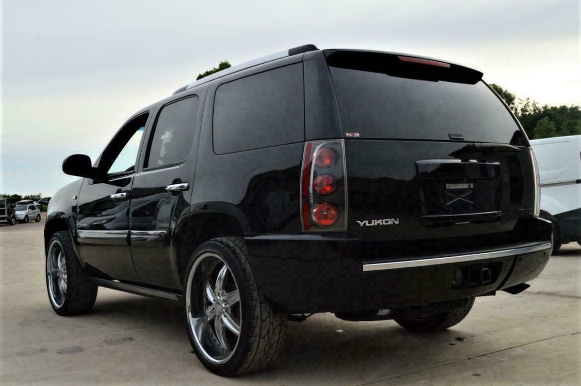 NEW SHAPE GMC YUKON DENALI 4WD AUTOMATIC LHD ESCALADE BLACK