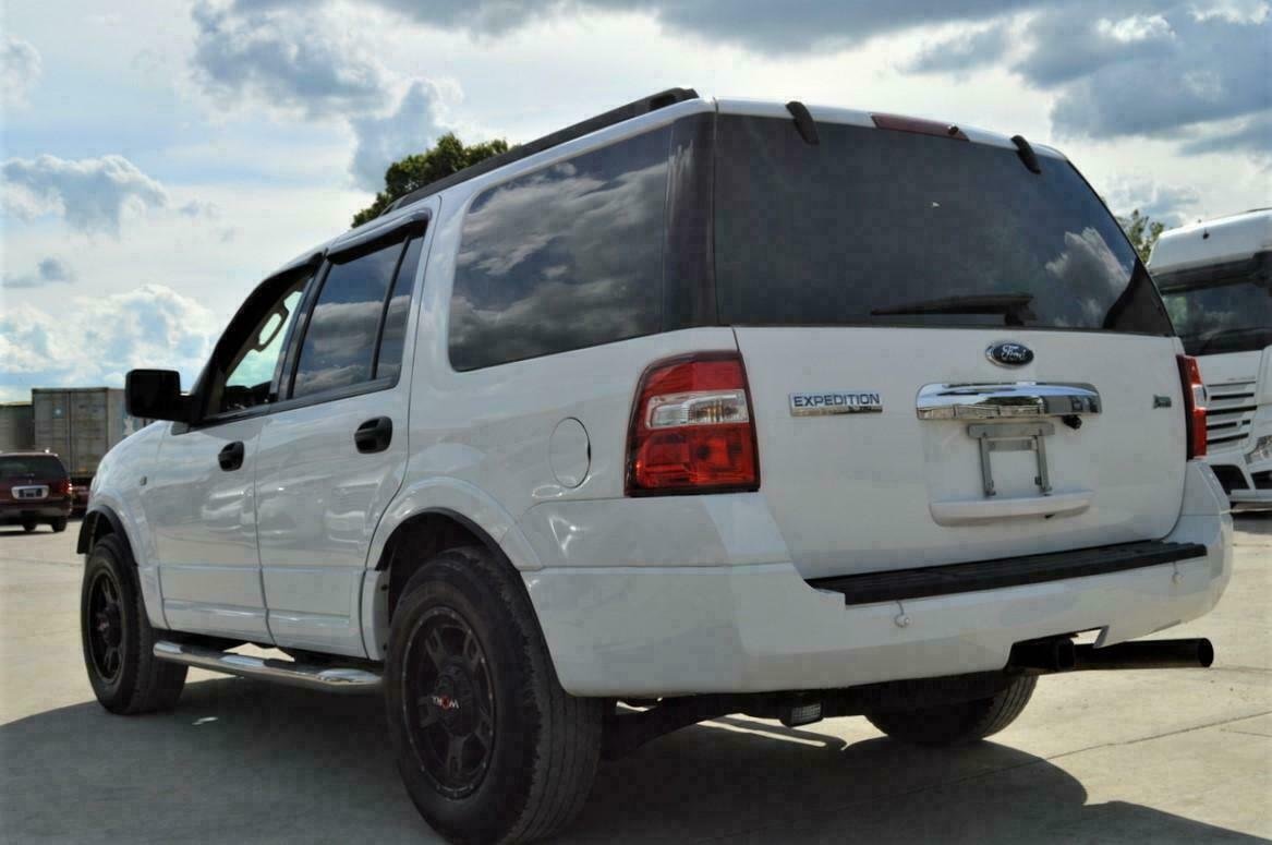 NEW SHAPE FORD EXPEDITION EXPLORER 8 SEATER NAVIGATOR ULEZ free