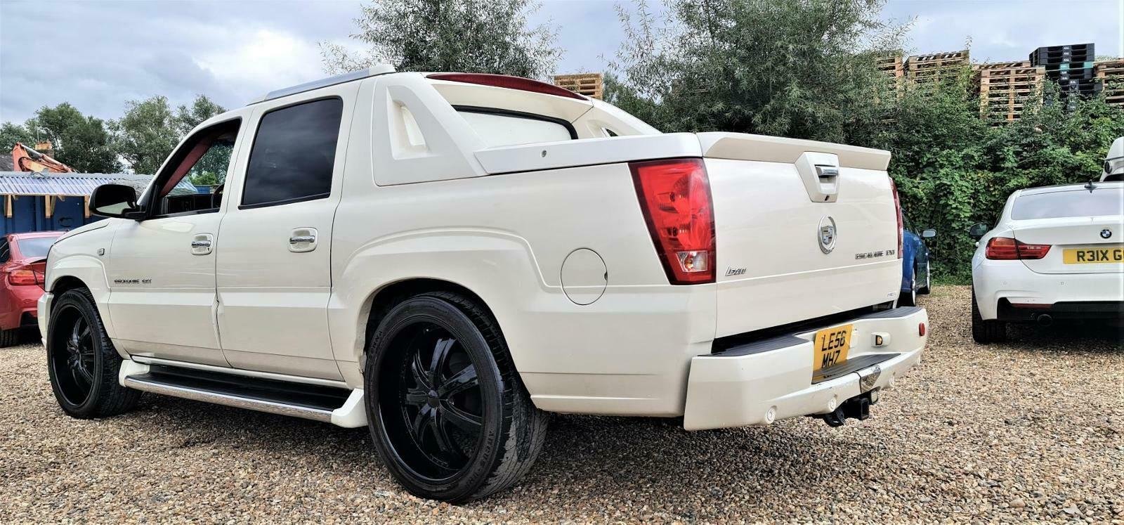 CADILLAC ESCALADE EXT V8 CREW CAB PICKUP AUTO PEARL WHITE