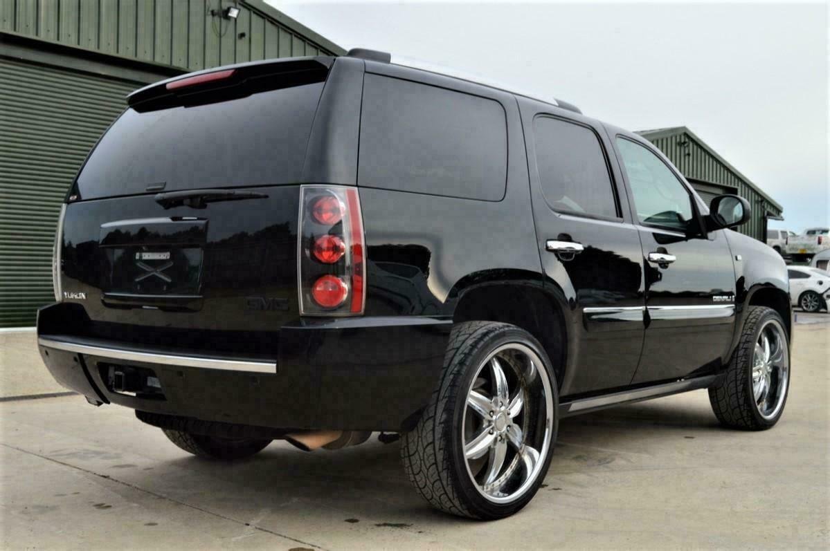 NEW SHAPE GMC YUKON DENALI 4WD AUTOMATIC LHD ESCALADE BLACK