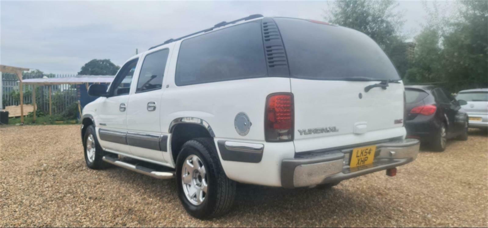 GMC YUKON XL LONG WHEEL BASE 7 SEATER AUTOMATIC ESCALADE
