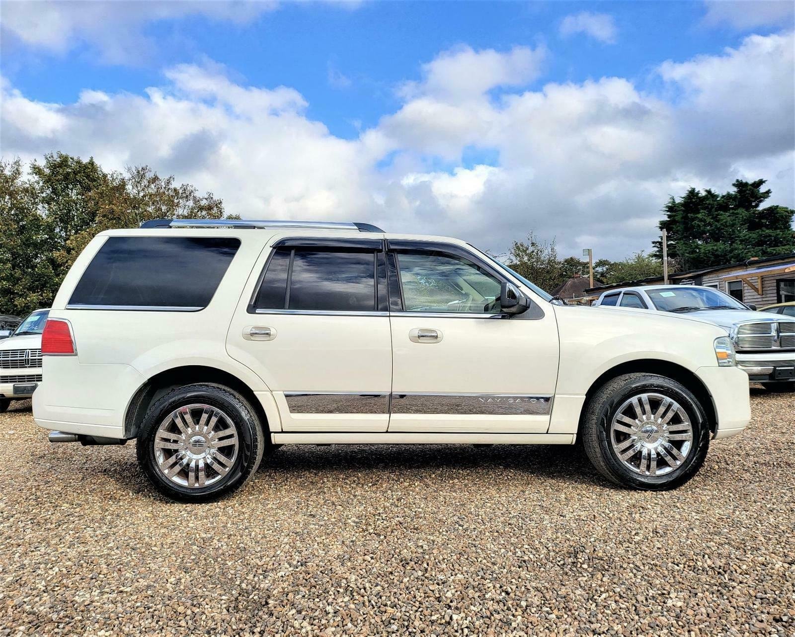 LINCOLN NAVIGATOR 5.4 V8 AUTO 4WD 7 SEATER PEARL WHITE ULEZ free