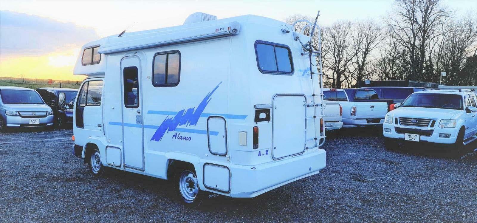 NISSAN ATLAS DIESEL AUTO HIACE CAMPERVAN RV DYNA MOTORHOME