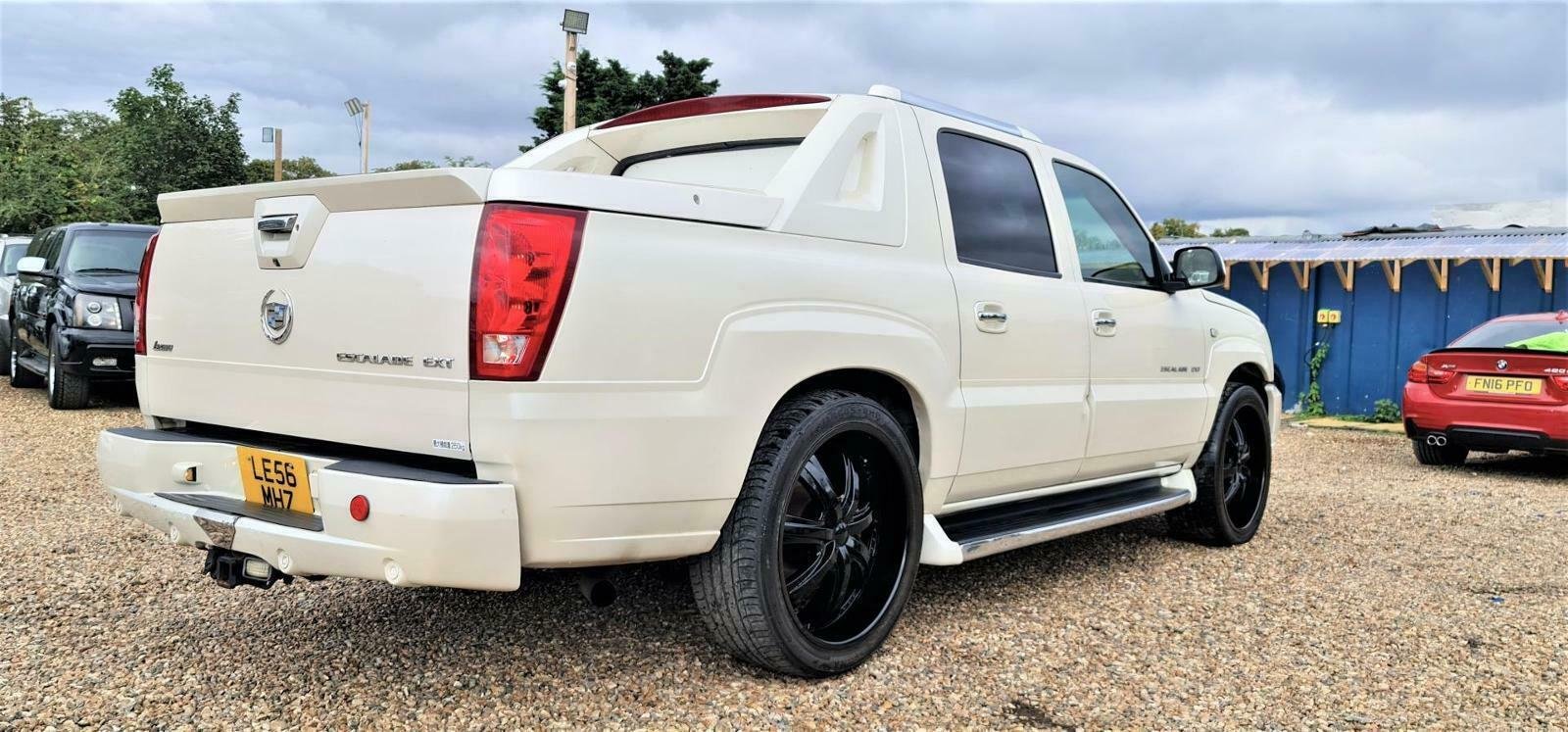CADILLAC ESCALADE EXT V8 CREW CAB PICKUP AUTO PEARL WHITE