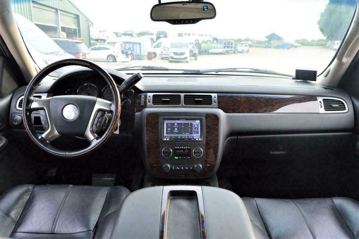 NEW SHAPE GMC YUKON DENALI 4WD AUTOMATIC LHD ESCALADE BLACK