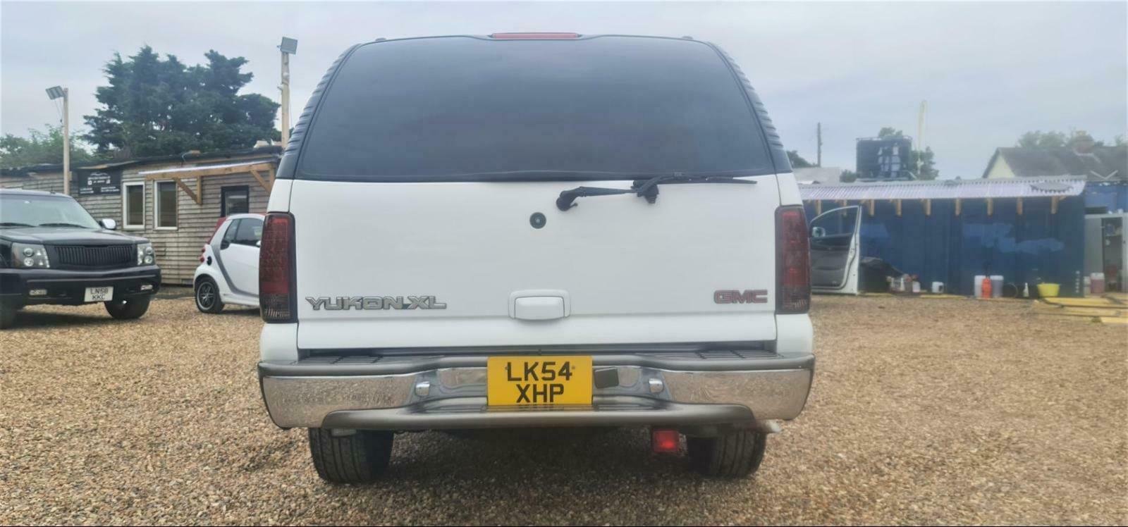 GMC YUKON XL LONG WHEEL BASE 7 SEATER AUTOMATIC ESCALADE