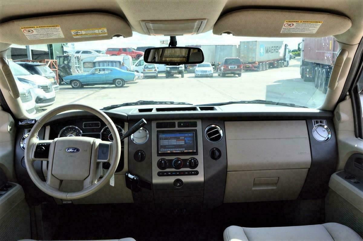 NEW SHAPE FORD EXPEDITION EXPLORER 8 SEATER NAVIGATOR ULEZ free