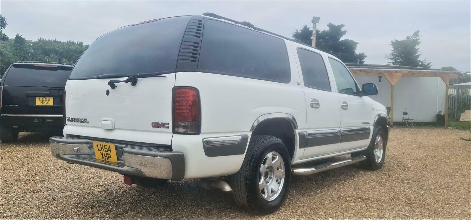 GMC YUKON XL LONG WHEEL BASE 7 SEATER AUTOMATIC ESCALADE