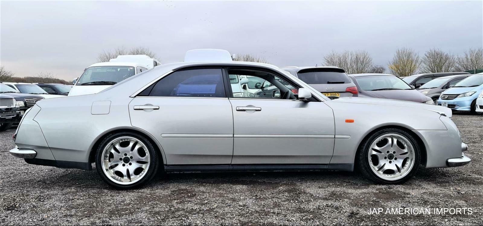 MITSUOKA GALUE II V6 AUTO SILVER BENTLEY GLORIA