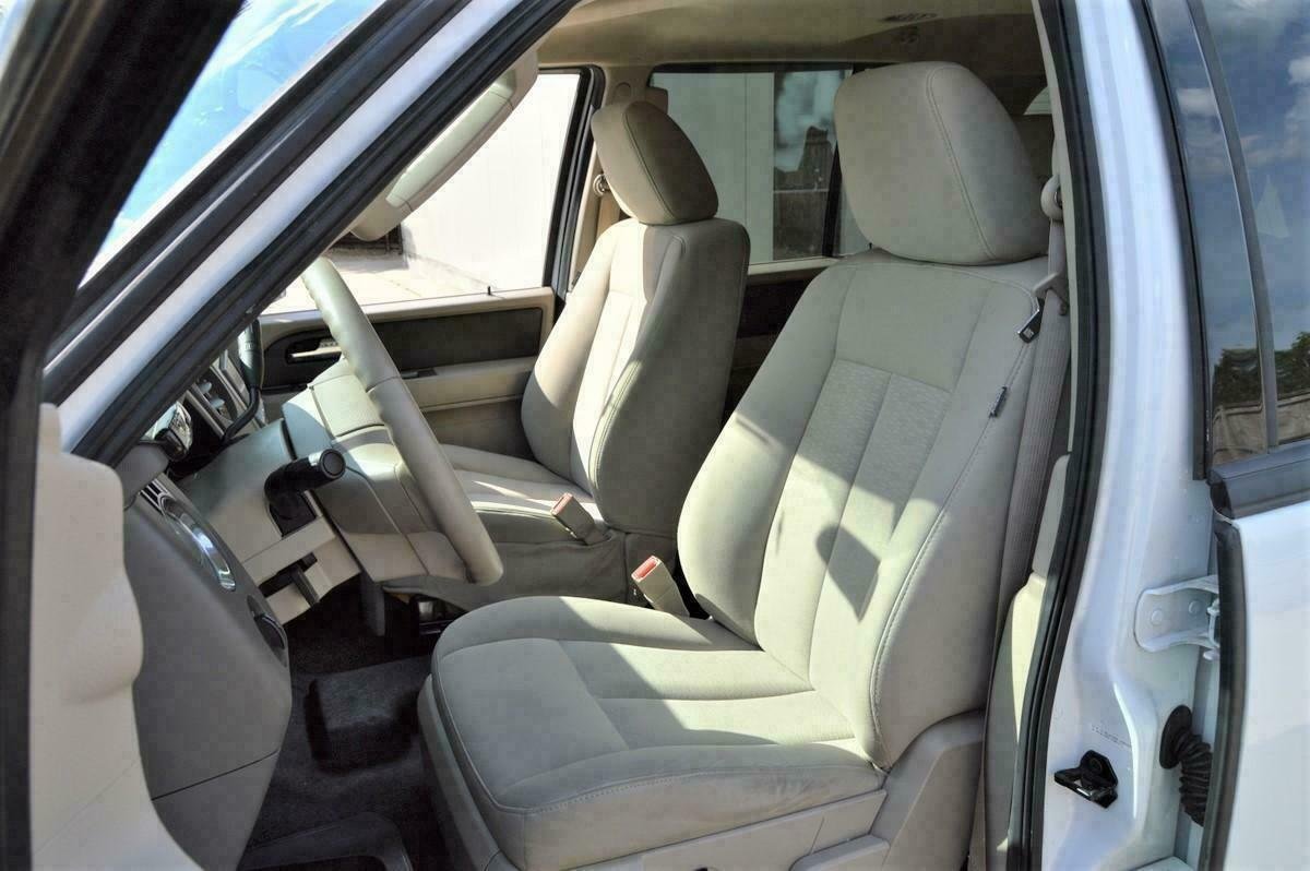 NEW SHAPE FORD EXPEDITION EXPLORER 8 SEATER NAVIGATOR ULEZ free