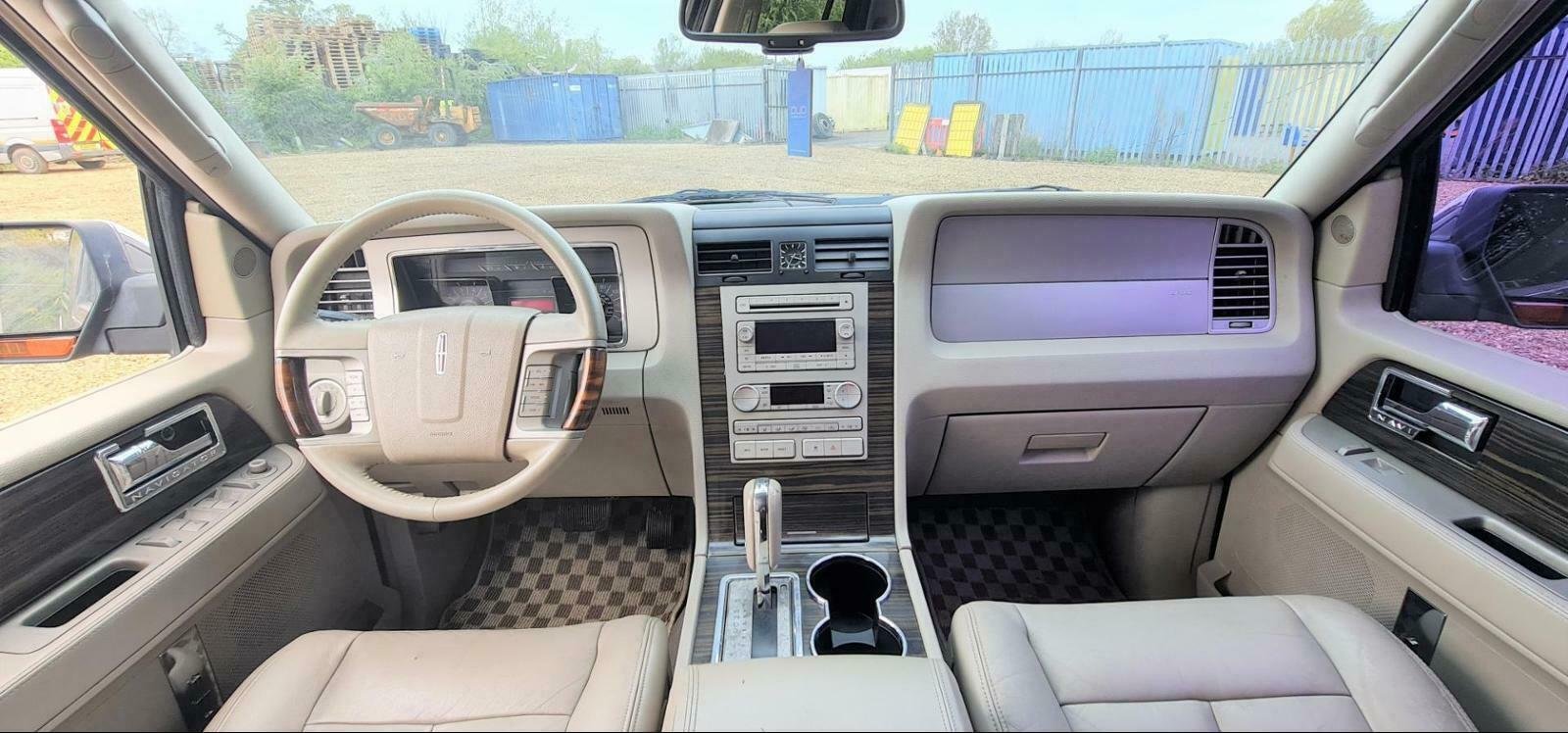 LINCOLN NAVIGATOR 5.4 V8 AUTOMATIC 8 SEATER GREY ULEZ free