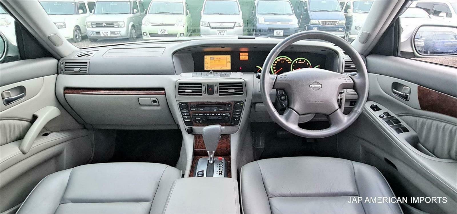 MITSUOKA GALUE II V6 AUTO SILVER BENTLEY GLORIA