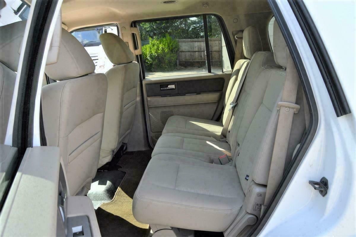 NEW SHAPE FORD EXPEDITION EXPLORER 8 SEATER NAVIGATOR ULEZ free