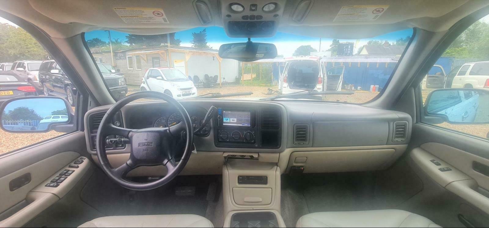 GMC YUKON XL LONG WHEEL BASE 7 SEATER AUTOMATIC ESCALADE