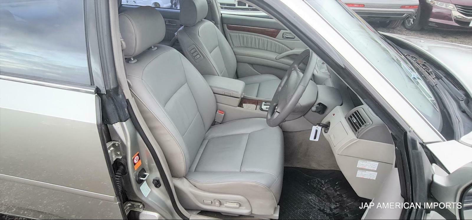 MITSUOKA GALUE II V6 AUTO SILVER BENTLEY GLORIA