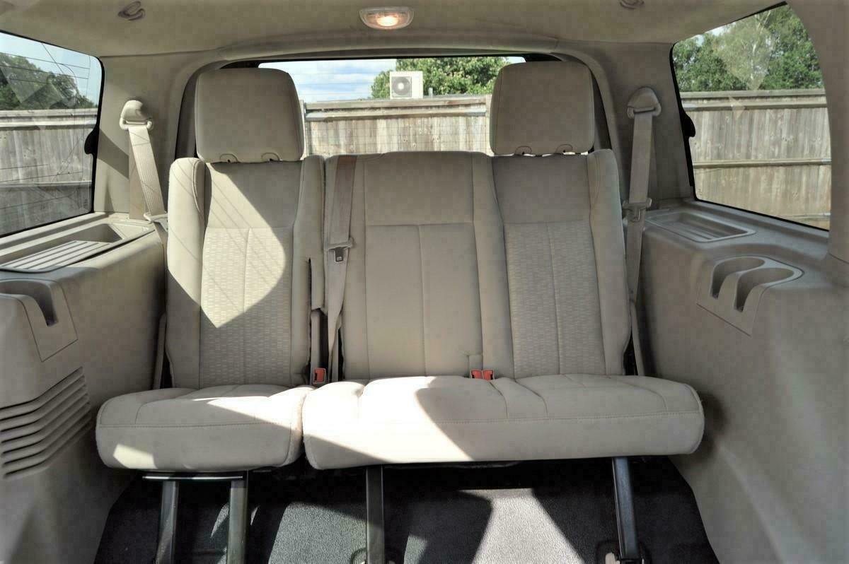 NEW SHAPE FORD EXPEDITION EXPLORER 8 SEATER NAVIGATOR ULEZ free