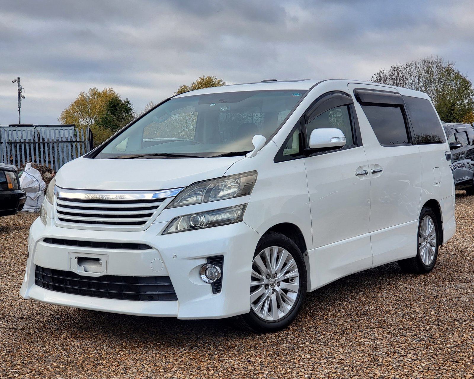 FRESH IMPORT 2012 TOYOTA VELLFIRE ALPHARD 3.5 V6 8 SEATER AUTOMATIC ULEZ FREE