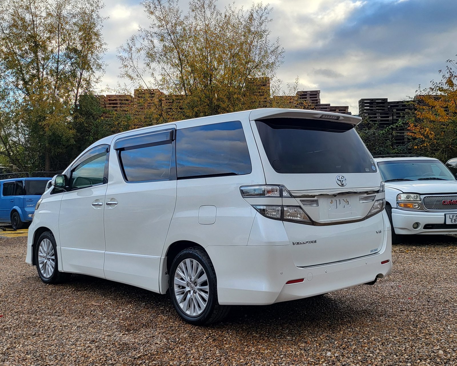 FRESH IMPORT 2012 TOYOTA VELLFIRE ALPHARD 3.5 V6 8 SEATER AUTOMATIC ULEZ FREE