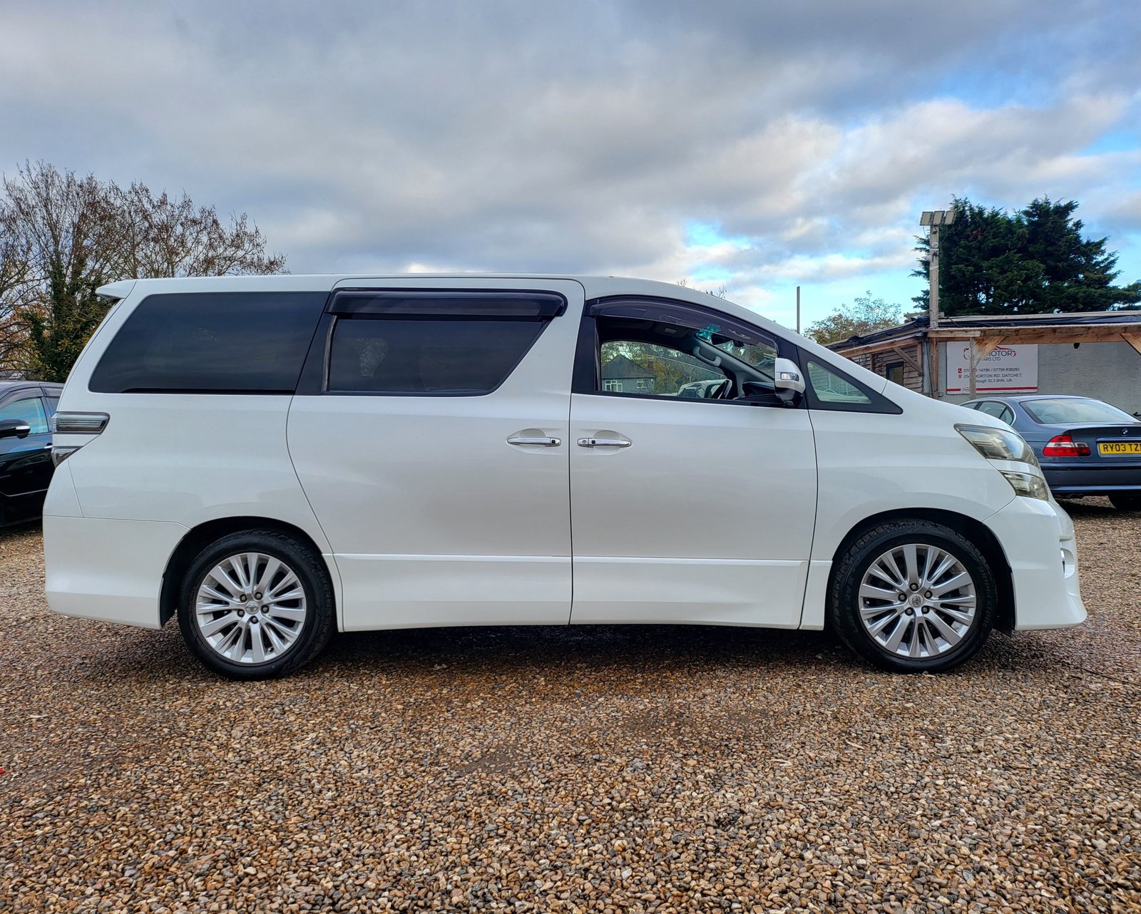 FRESH IMPORT 2012 TOYOTA VELLFIRE ALPHARD 3.5 V6 8 SEATER AUTOMATIC ULEZ FREE