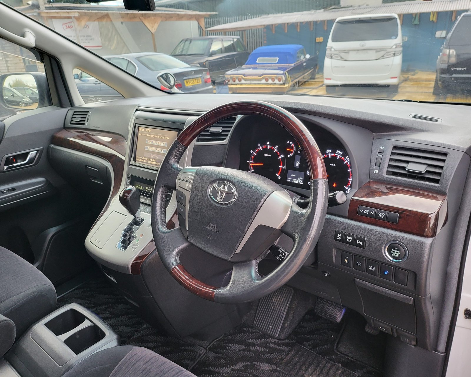 FRESH IMPORT 2012 TOYOTA VELLFIRE ALPHARD 3.5 V6 8 SEATER AUTOMATIC ULEZ FREE