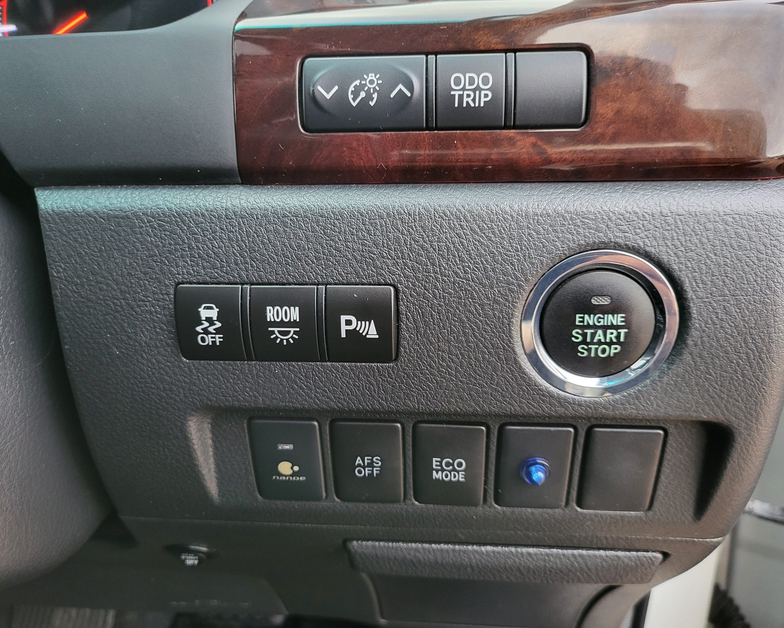 FRESH IMPORT 2012 TOYOTA VELLFIRE ALPHARD 3.5 V6 8 SEATER AUTOMATIC ULEZ FREE