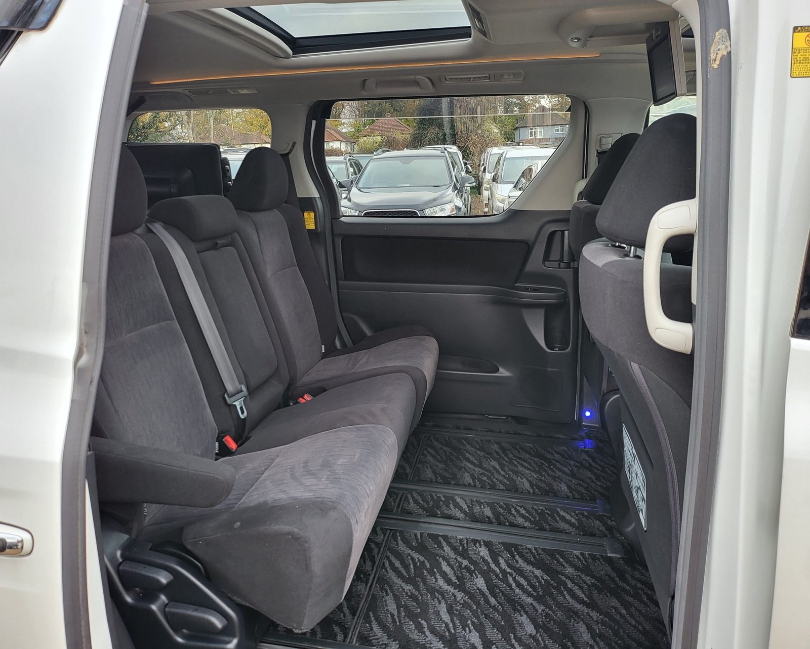 FRESH IMPORT 2012 TOYOTA VELLFIRE ALPHARD 3.5 V6 8 SEATER AUTOMATIC ULEZ FREE