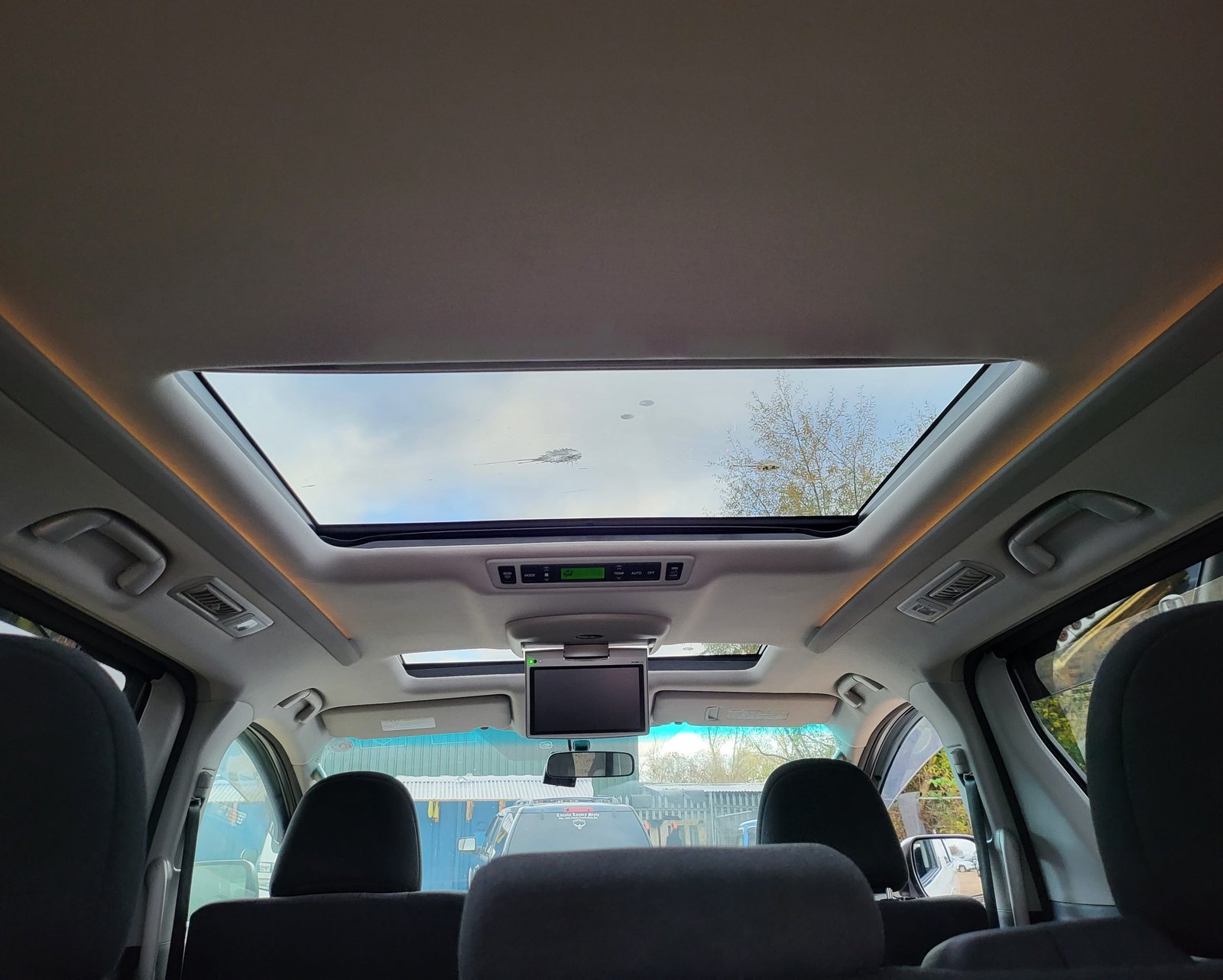 FRESH IMPORT 2012 TOYOTA VELLFIRE ALPHARD 3.5 V6 8 SEATER AUTOMATIC ULEZ FREE