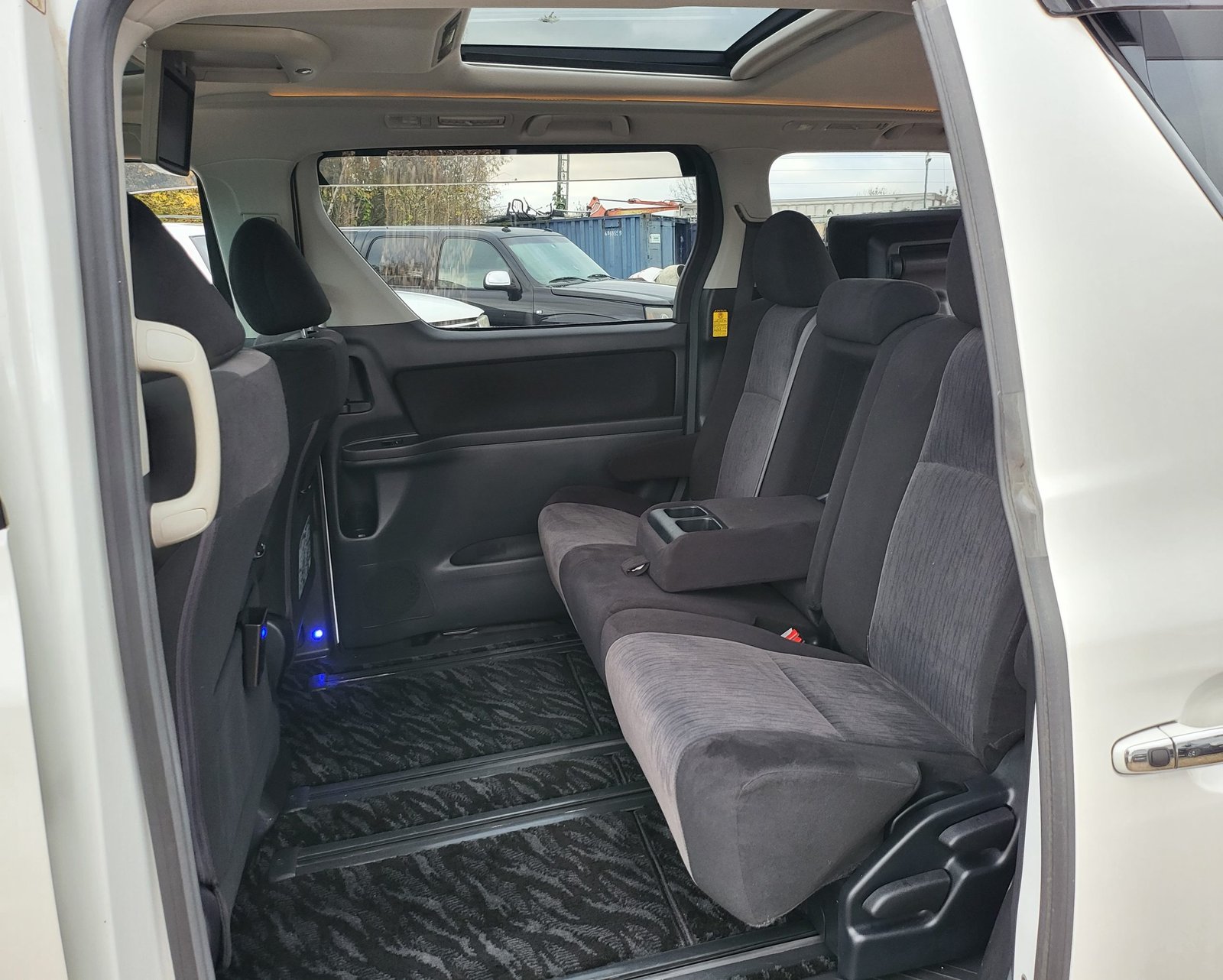 FRESH IMPORT 2012 TOYOTA VELLFIRE ALPHARD 3.5 V6 8 SEATER AUTOMATIC ULEZ FREE