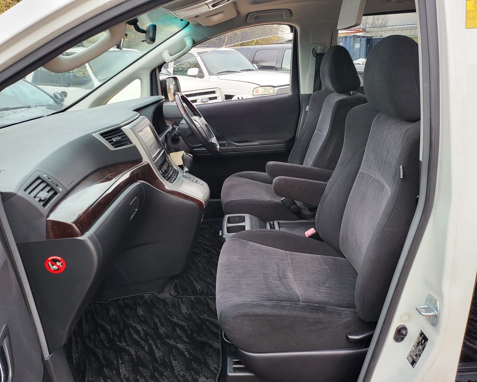 FRESH IMPORT 2012 TOYOTA VELLFIRE ALPHARD 3.5 V6 8 SEATER AUTOMATIC ULEZ FREE