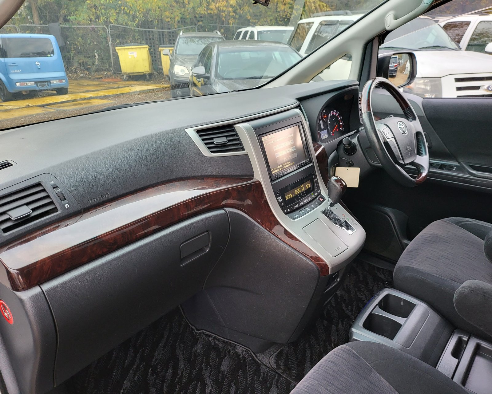 FRESH IMPORT 2012 TOYOTA VELLFIRE ALPHARD 3.5 V6 8 SEATER AUTOMATIC ULEZ FREE