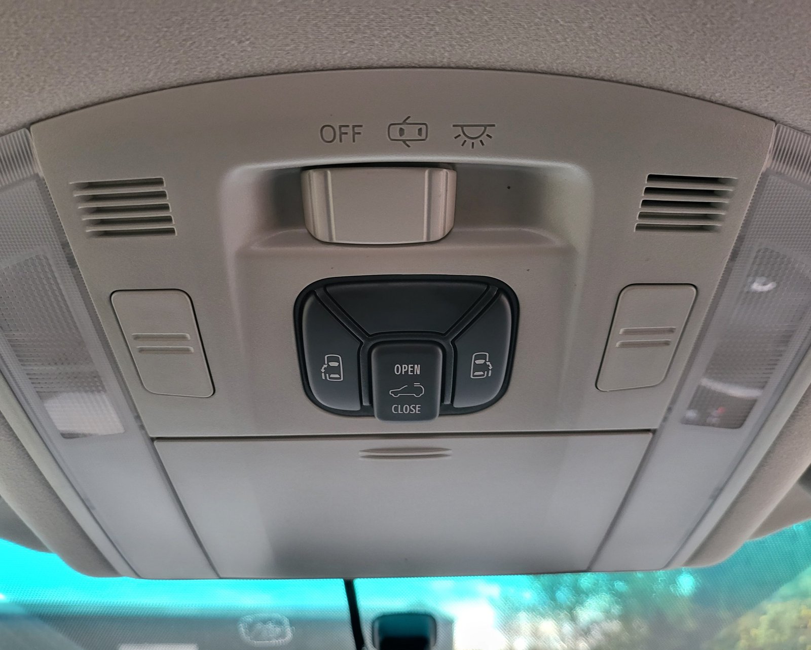 FRESH IMPORT 2012 TOYOTA VELLFIRE ALPHARD 3.5 V6 8 SEATER AUTOMATIC ULEZ FREE