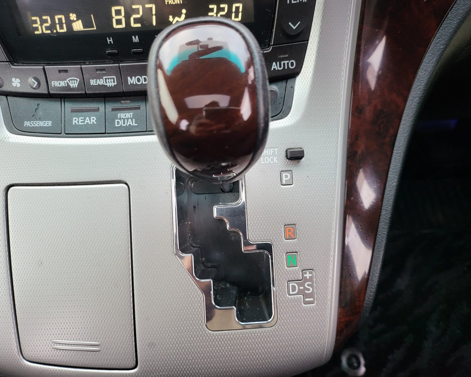 FRESH IMPORT 2012 TOYOTA VELLFIRE ALPHARD 3.5 V6 8 SEATER AUTOMATIC ULEZ FREE