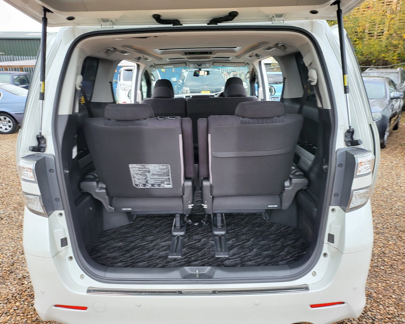 FRESH IMPORT 2012 TOYOTA VELLFIRE ALPHARD 3.5 V6 8 SEATER AUTOMATIC ULEZ FREE