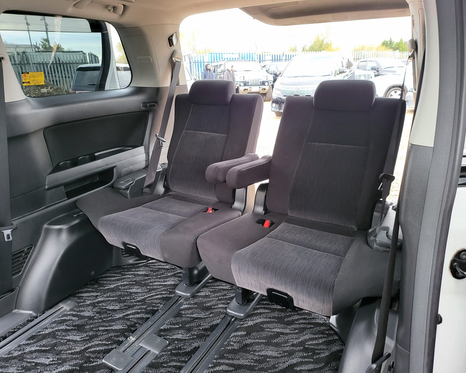 FRESH IMPORT 2012 TOYOTA VELLFIRE ALPHARD 3.5 V6 8 SEATER AUTOMATIC ULEZ FREE