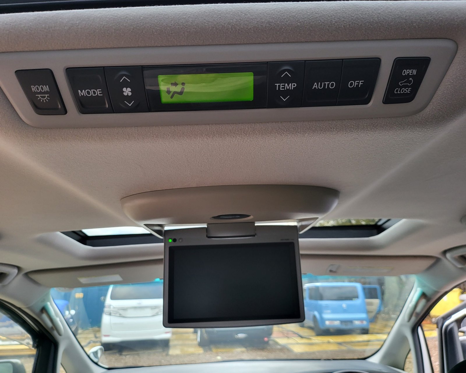 FRESH IMPORT 2012 TOYOTA VELLFIRE ALPHARD 3.5 V6 8 SEATER AUTOMATIC ULEZ FREE