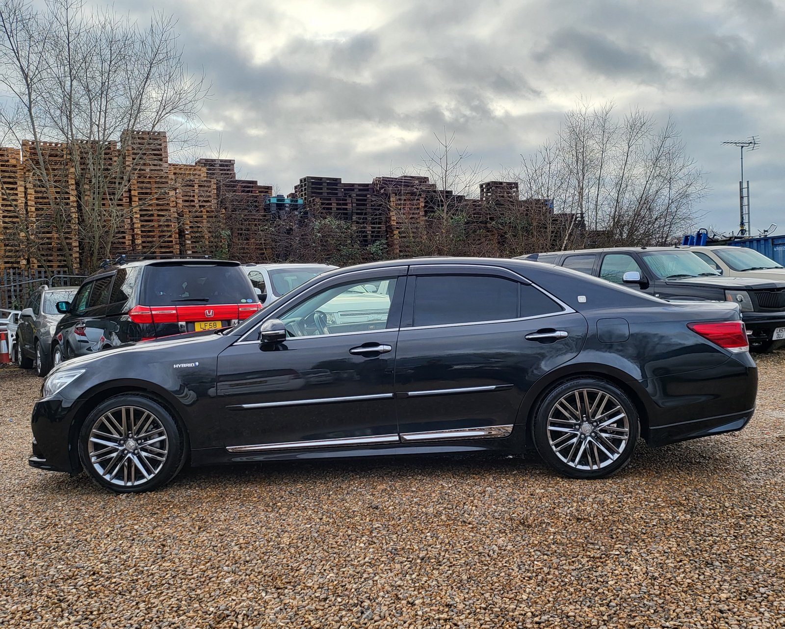 FRESH IMPORT 2013 TOYOTA CROWN HYBRID 2.5 AUTOMATIC LEATHER BLACK ULEZ FREE