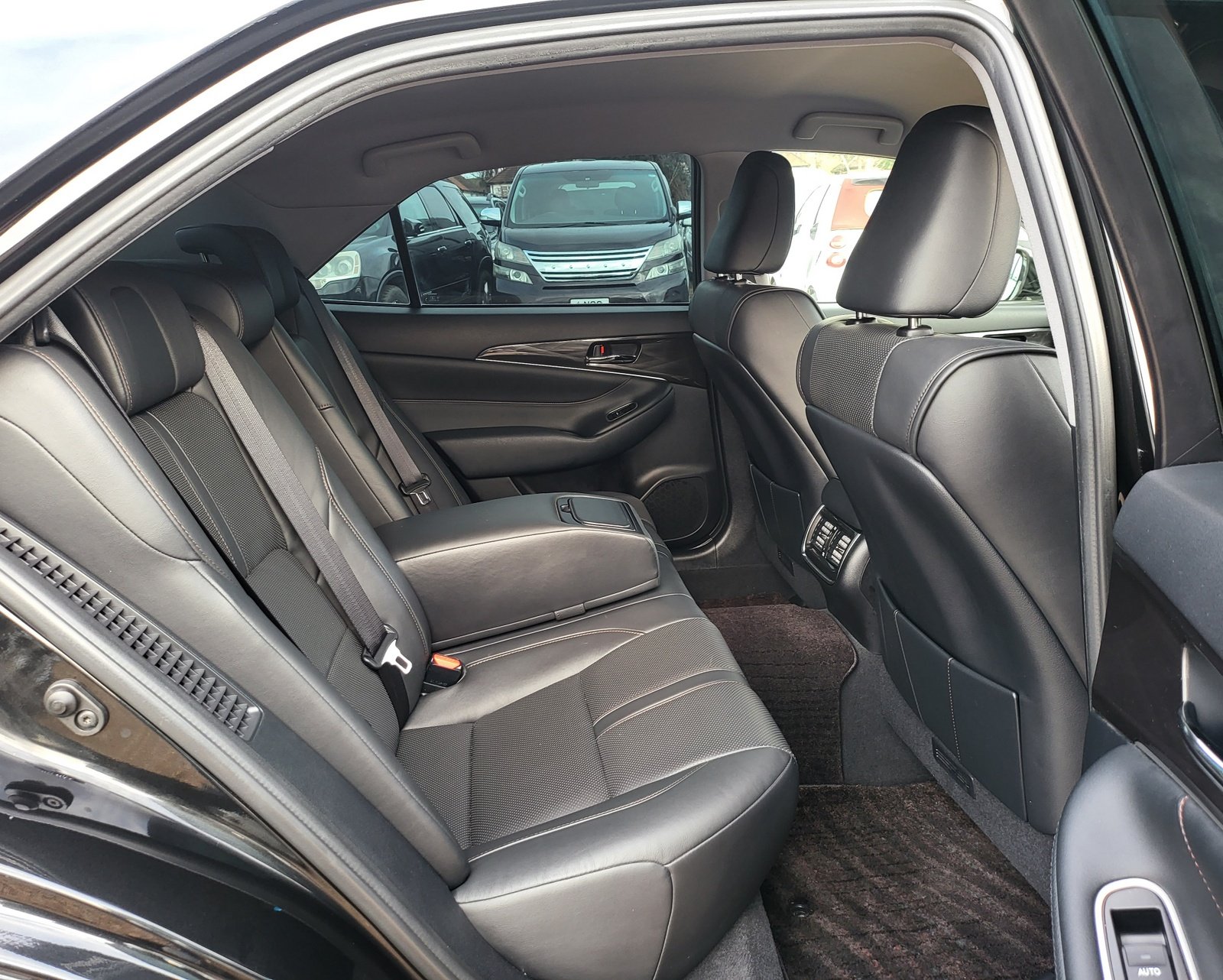 FRESH IMPORT 2013 TOYOTA CROWN HYBRID 2.5 AUTOMATIC LEATHER BLACK ULEZ FREE