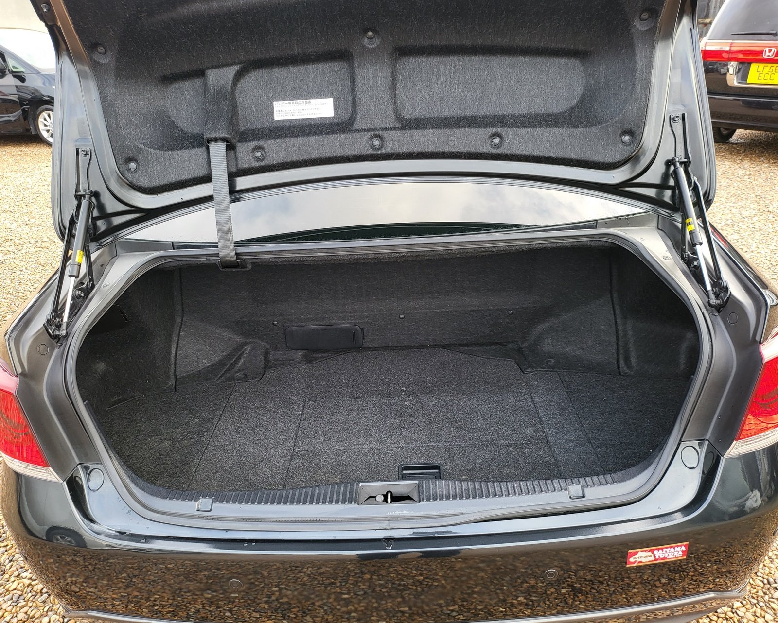 FRESH IMPORT 2013 TOYOTA CROWN HYBRID 2.5 AUTOMATIC LEATHER BLACK ULEZ FREE