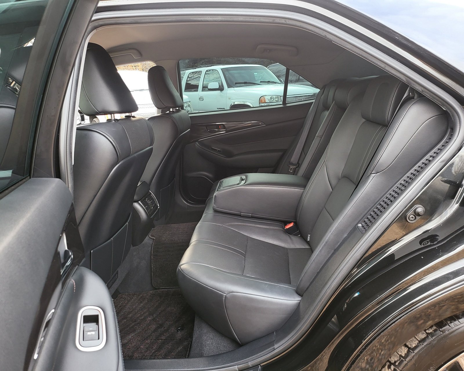 FRESH IMPORT 2013 TOYOTA CROWN HYBRID 2.5 AUTOMATIC LEATHER BLACK ULEZ FREE