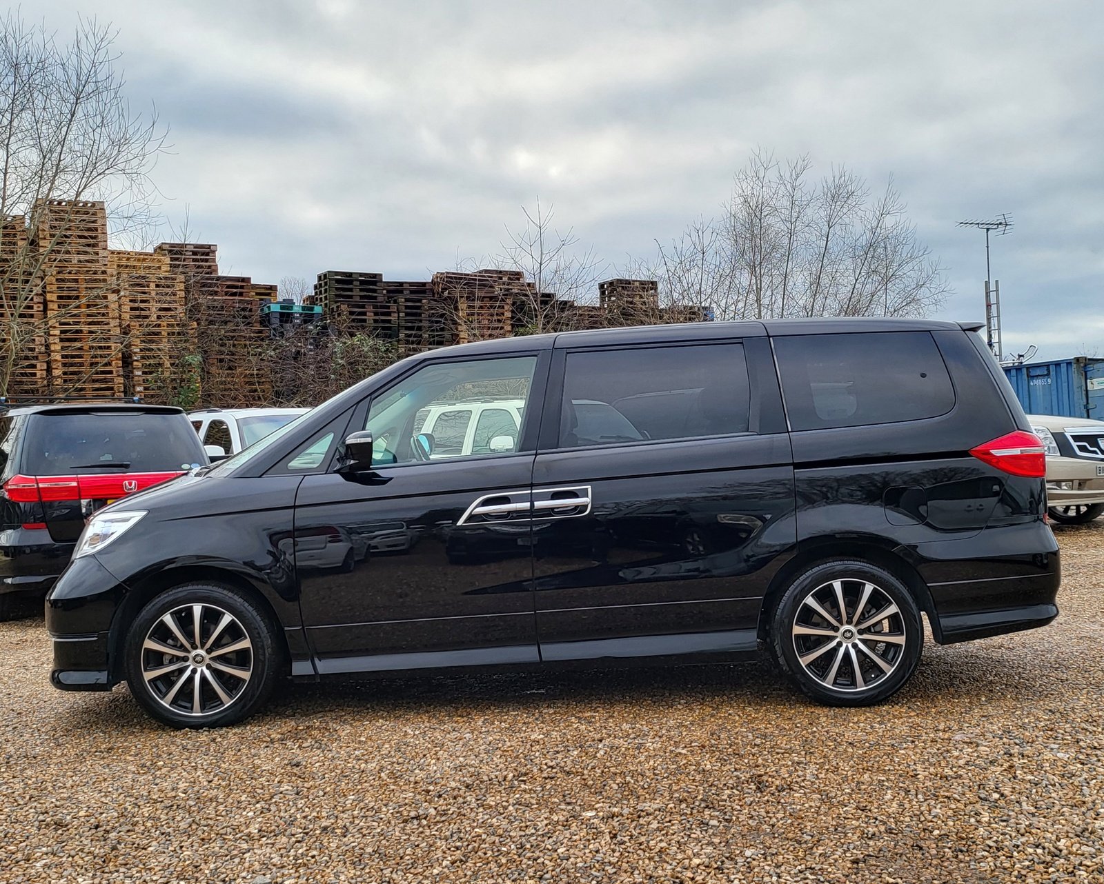 FRESH IMPORT 2013 HONDA ELYSION PRESTIGE 2.4 AUTOMATIC 7 SEATER BLACK ULEZ FREE