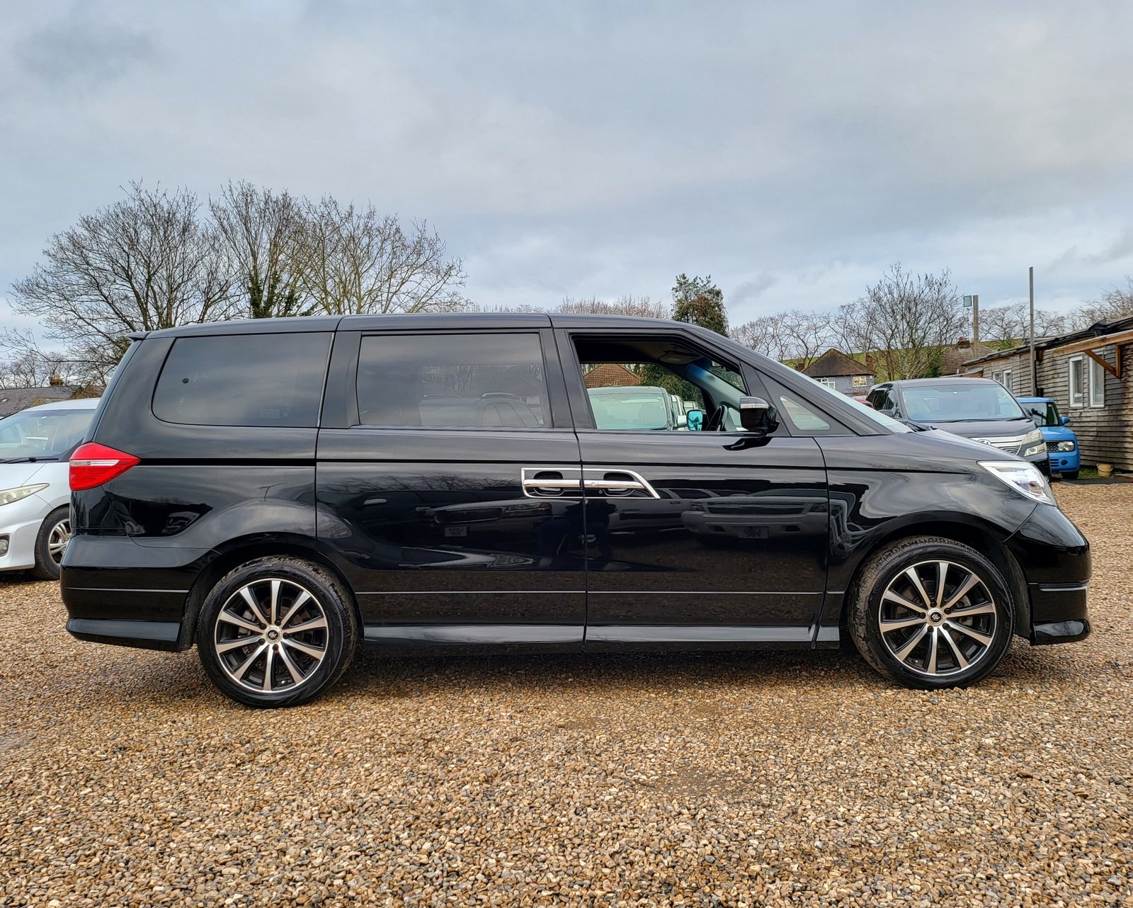 FRESH IMPORT 2013 HONDA ELYSION PRESTIGE 2.4 AUTOMATIC 7 SEATER BLACK ULEZ FREE